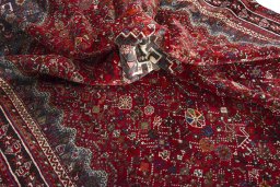 Close-up detail of 1970s Shiraz rug from Iran / Persia showing Wool weave