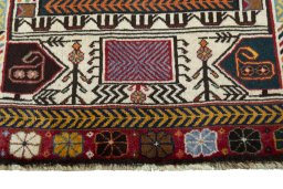 Close-up detail of 2000s Shiraz rug from Iran / Persia showing Wool weave