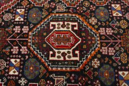 Central medallion detail of 2000s Shiraz rug from Iran / Persia