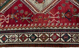 Close-up detail of 2000s Shiraz rug from Iran / Persia showing Wool weave