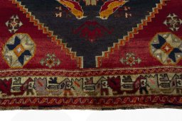 Central medallion detail of 2000s Shiraz rug from Iran / Persia