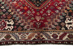 Central medallion detail of 2000s Shiraz rug from Iran / Persia
