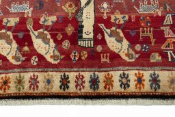 Central medallion detail of 2000s Shiraz rug from Iran / Persia