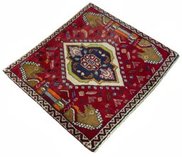 Close-up detail of 2000s Shiraz rug from Iran / Persia showing Wool weave