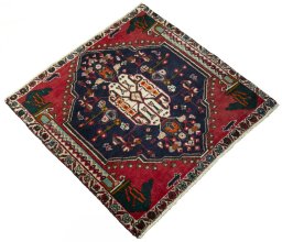 Close-up detail of 2000s Shiraz rug from Iran / Persia showing Wool weave
