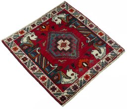 Close-up detail of 2000s Shiraz rug from Iran / Persia showing Wool weave