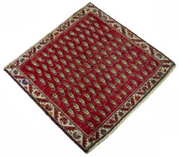 Close-up detail of 2000s Shiraz rug from Iran / Persia showing Wool weave