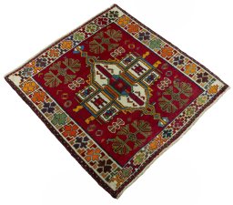 Close-up detail of 2000s Shiraz rug from Iran / Persia showing Wool weave