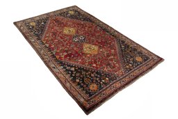Close-up detail of 2000s Shiraz rug from Iran / Persia showing Wool weave