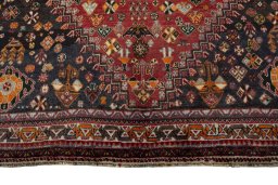 Central medallion detail of 2000s Shiraz rug from Iran / Persia