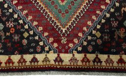 Central medallion detail of 2000s Shiraz rug from Iran / Persia