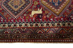 Central medallion detail of 2000s Shiraz rug from Iran / Persia