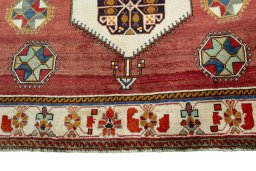 Central medallion detail of 2000s Shiraz rug from Iran / Persia