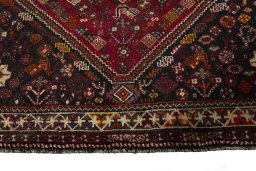 Central medallion detail of 2000s Shiraz rug from Iran / Persia