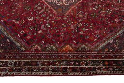 Corner detail of 1970s Shiraz rug showing border pattern and Wool pile