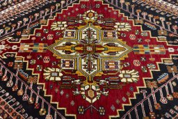 Central medallion detail of 2000s Shiraz rug from Iran / Persia