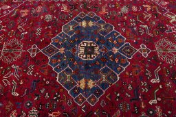 Central medallion detail of 2000s Shiraz rug from Iran / Persia