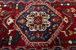 Central medallion detail of 2000s Shiraz rug from Iran / Persia