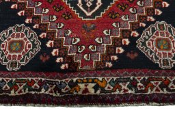 Central medallion detail of 2000s Shiraz rug from Iran / Persia