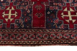 Close-up detail of 2000s Shiraz rug from Iran / Persia showing Wool weave