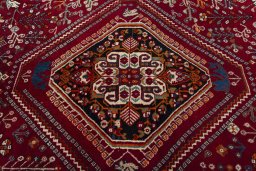 Central medallion detail of 2000s Shiraz rug from Iran / Persia