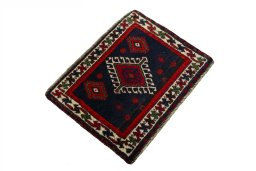 Close-up detail of 2000s Shiraz rug from Iran / Persia showing Wool weave