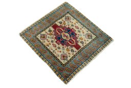 Close-up detail of 2000s Shiraz rug from Iran / Persia showing Wool weave