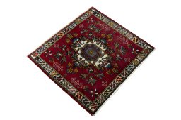 Close-up detail of 2000s Shiraz rug from Iran / Persia showing Wool weave