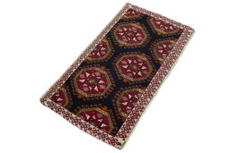 Close-up detail of 2000s Shiraz rug from Iran / Persia showing Wool weave