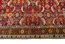 Central medallion detail of 2000s Shiraz rug from Iran / Persia
