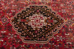 Central medallion detail of 2000s Shiraz rug from Iran / Persia