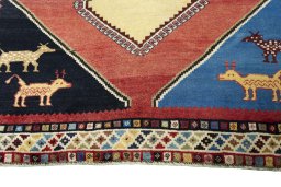 Central medallion detail of 2000s Shiraz rug from Iran / Persia
