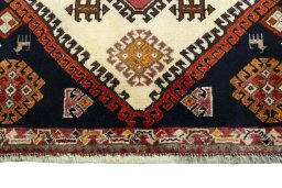 Central medallion detail of 2000s Shiraz rug from Iran / Persia