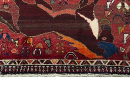 Central medallion detail of 2000s Shiraz rug from Iran / Persia