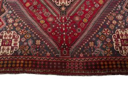 Central medallion detail of 2000s Shiraz rug from Iran / Persia