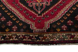 Central medallion detail of 2000s Shiraz rug from Iran / Persia