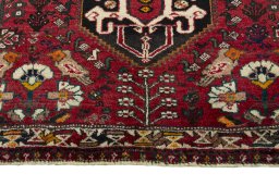 Central medallion detail of 2000s Shiraz rug from Iran / Persia