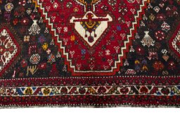 Central medallion detail of 2000s Shiraz rug from Iran / Persia