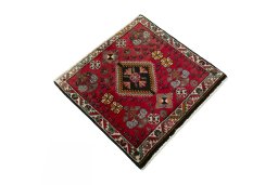 Close-up detail of 2000s Shiraz rug from Iran / Persia showing Wool weave