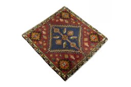 Close-up detail of 2000s Shiraz rug from Iran / Persia showing Wool weave
