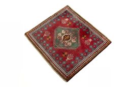 Corner detail of 2000s Shiraz rug showing border pattern and Wool pile