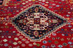 Central medallion detail of 2000s Shiraz rug from Iran / Persia
