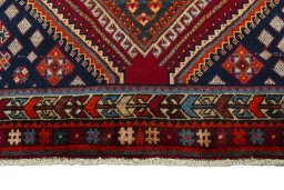 Central medallion detail of 2000s Shiraz rug from Iran / Persia