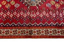Close-up detail of 2000s Shiraz rug from Iran / Persia showing Wool weave