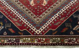 Central medallion detail of 2000s Shiraz rug from Iran / Persia