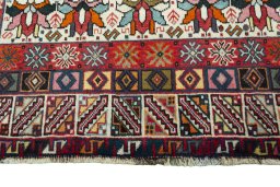 Central medallion detail of 2000s Shiraz rug from Iran / Persia