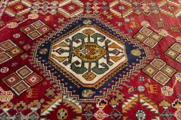 Central medallion detail of New Shiraz rug from Iran / Persia