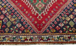 Central medallion detail of 2000s Shiraz rug from Iran / Persia