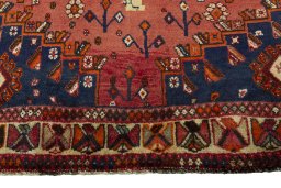 Central medallion detail of 2000s Shiraz rug from Iran / Persia