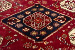 Central medallion detail of 2000s Shiraz rug from Iran / Persia